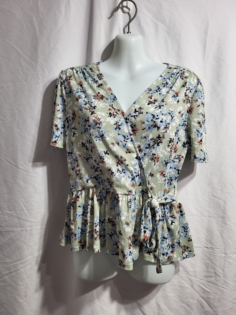 Ripe Sage Floral Wrap Peplum Top, Size Medium